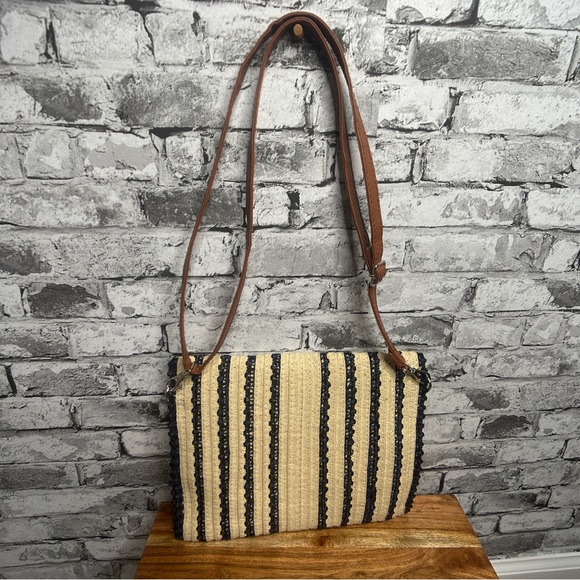 EUC Off Park Collection Costal Cream and Navy Shoulder Purse for Vacation Beach - Picture 10 of 14